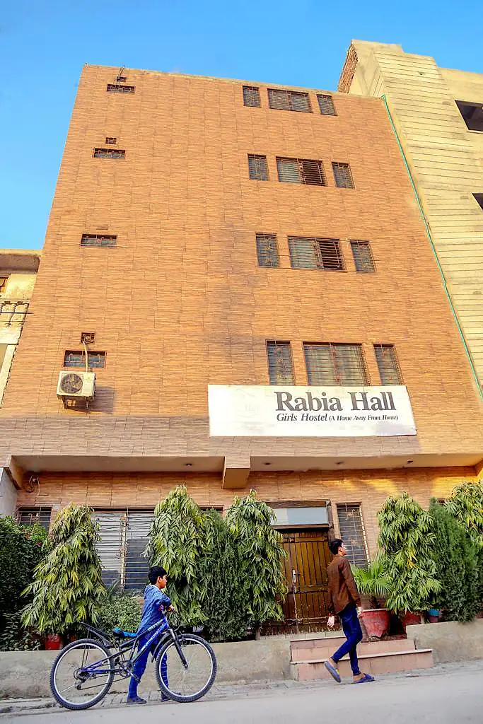 Rabia Hall Girls Hostel Branch 2 building at Bata Chowk, Gulgasht Colony, Multan